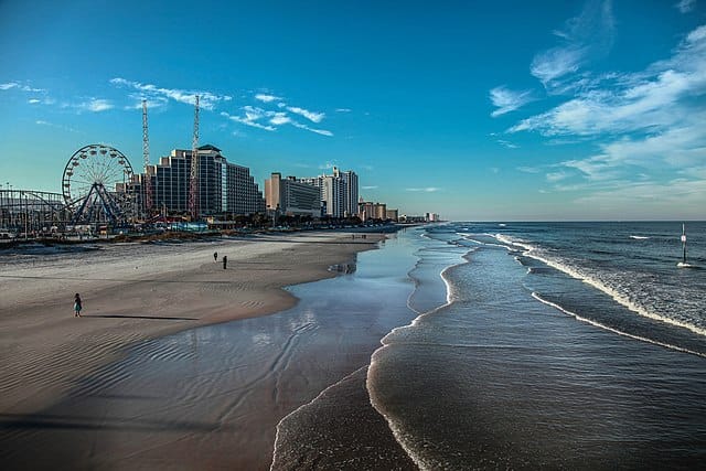 Dock and Dine: 4 Restaurants to Visit by Boat in Daytona Beach, Florida