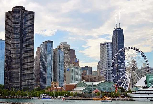 Dock and Dine: 4 Chicago Restaurants to Visit by Boat