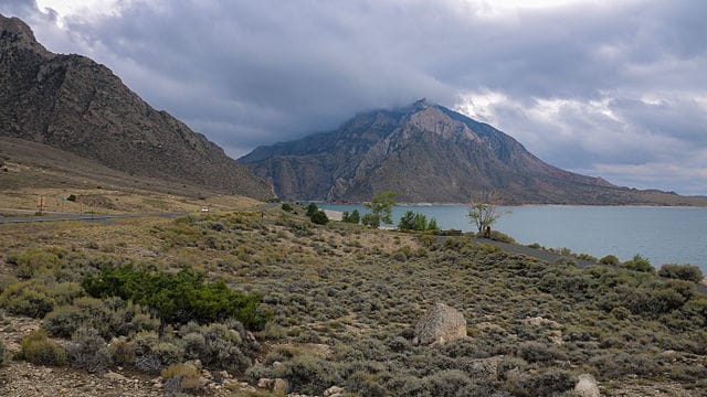 Lake Life: 6 Wyoming Mountain Lakes for Boating