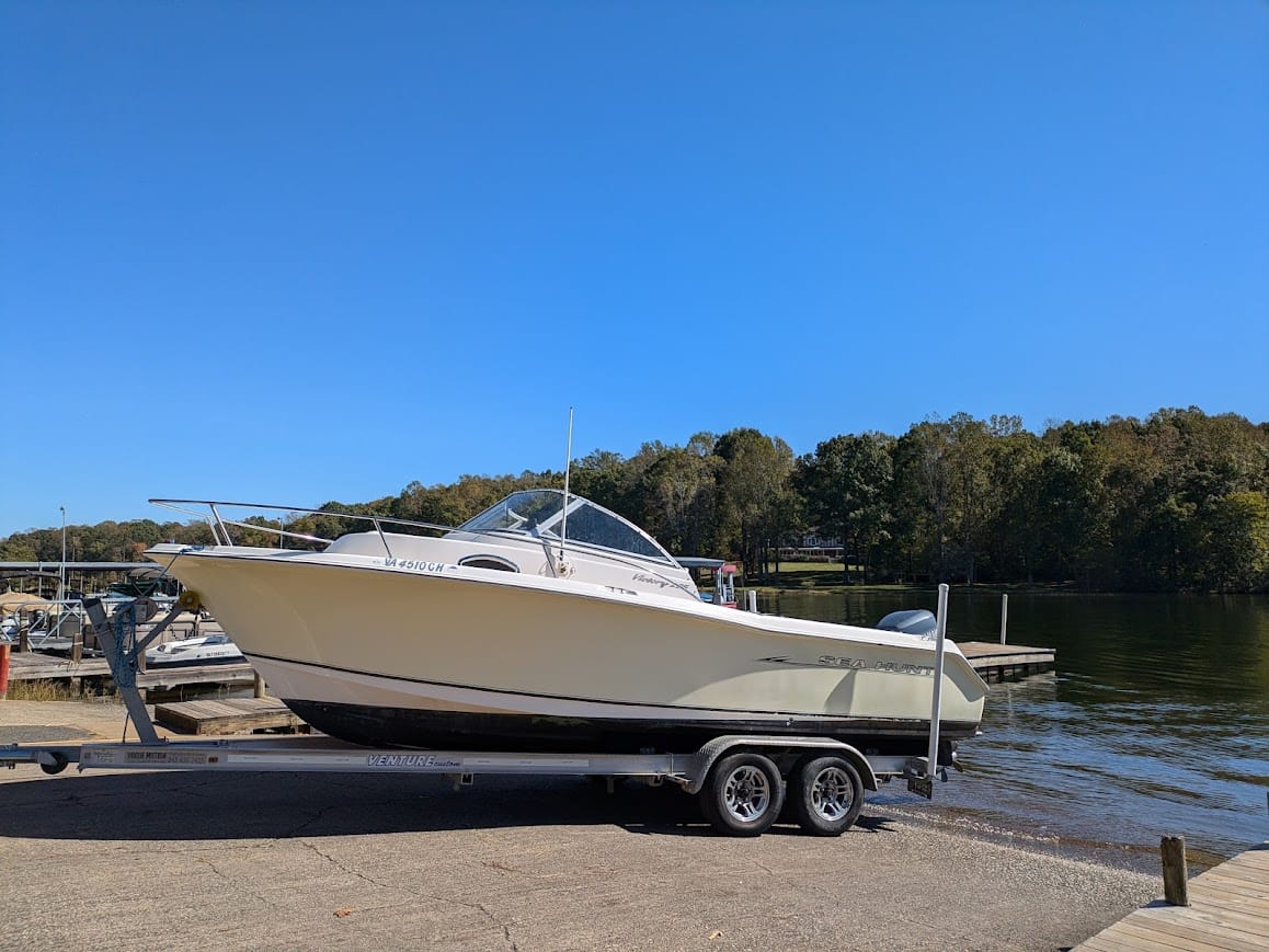 How Trailer Bunk Guide Posts Make Boat Loading Easier in Wind and Current