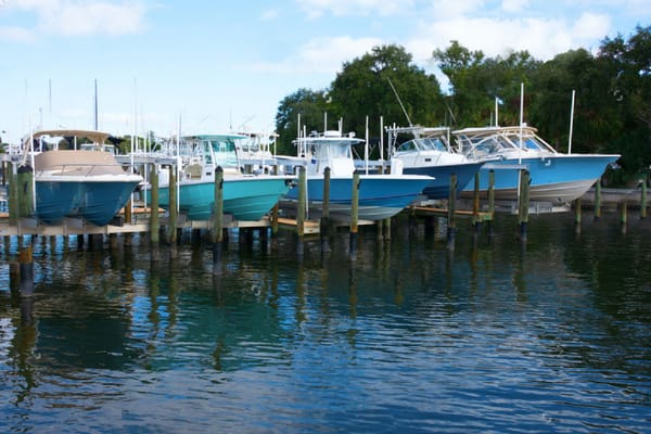 The PierShare Guide to Boat Lifts for Owners